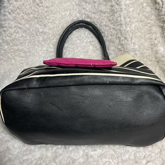 Betsey Johnson Black &white stripes shoulder bag hot pink heart quilted pocket - Picture 7 of 15